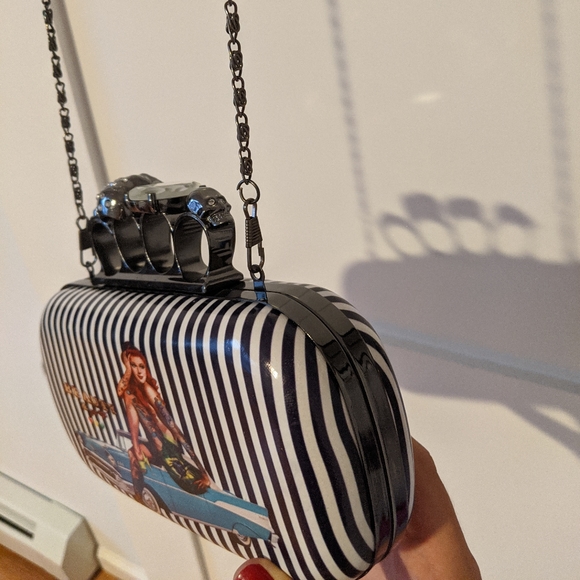 Pin- Up Clutch - Picture 5 of 5